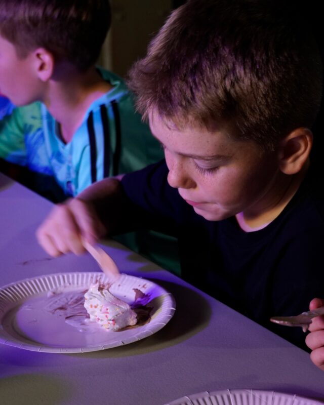 Scroll to see the ice cream cake get eaten! 🍰 😋A birthday at Underworld Laser is more than just laser tag, it’s a chance to get everyone together. Have some laughs and celebrate with a party they’ll be talking about long after the games are over! ⚡️🔫📲 Ready to plan the next one? Book your party through the link in our bio!#fyp #ıcecreamcake #kidsparties #sutherlandshire
